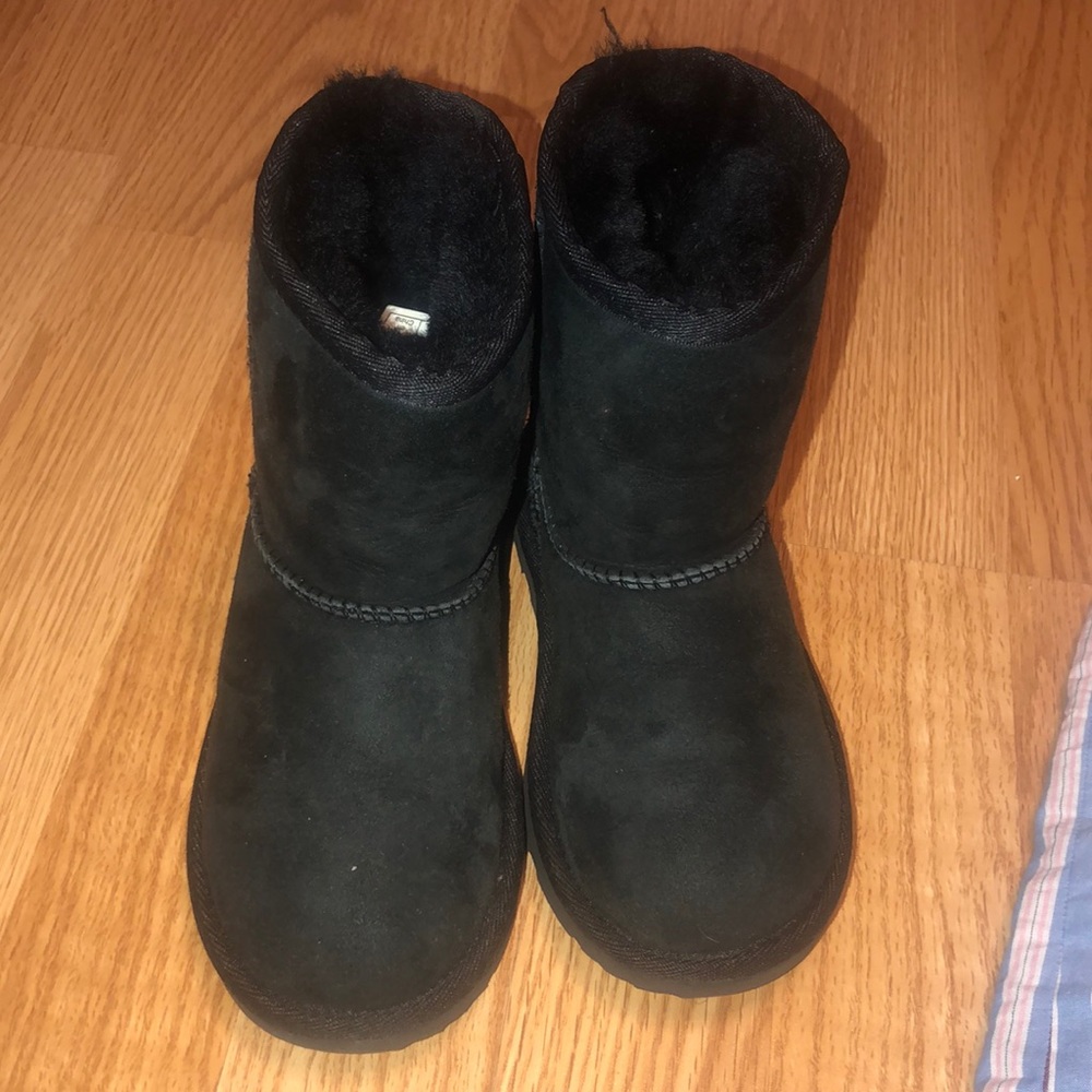 Black toddler uggs size 10